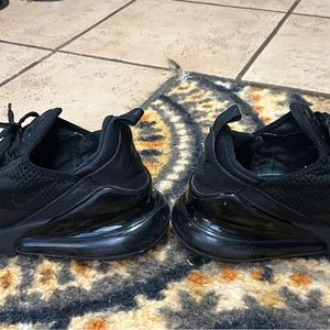Men’s black Nike air 270